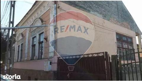 Casă / Vilă cu 5 camere de vânzare în zona Central