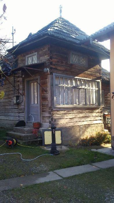Casa veche din lemn