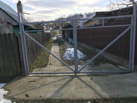 Vand teren intravilan in  intre case la marginea padurii