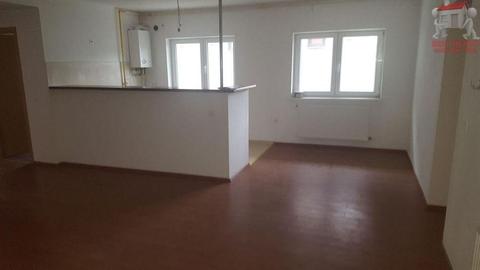 Apartament 3 Camere De Vanzare , Bloc Nou, Zona Buna