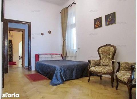 Apartament 4 Camere Vanzare - Piata Sfatului