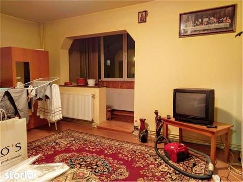 Apartament 4 camere zona Carpatilor