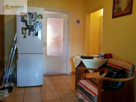 Apartament 3 camere Central bloc caramida hol in Z Pret 40.000 Eur