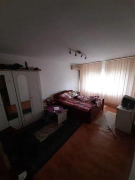 Vand apartament 2 camere Piata