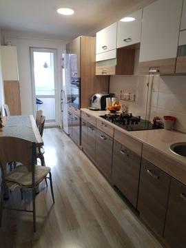 Vand/schimb cu casa in oras(Sfântu Gheorghe)apartament3 camere mobilat