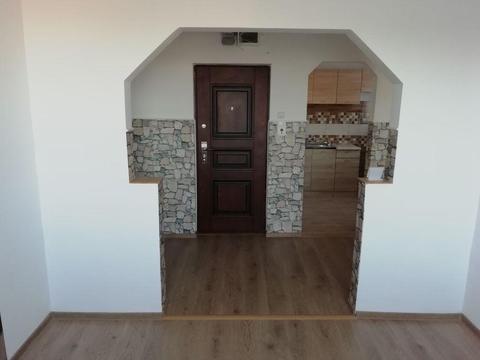 Vând apartament 3 camere în Carpati 1