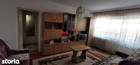 Apartament 3 camere, Cetate