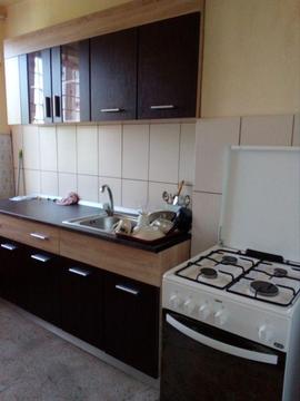 Inchiriez apartament 2 camere Et. 4 zona Centrală mobilat