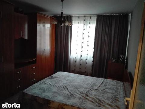 Inchiriez apt 4 camere