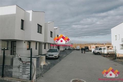 Casa triplex in Selimbar, noua, cartier de case