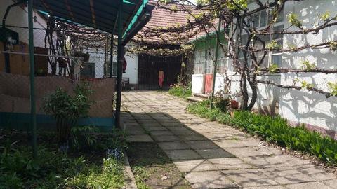 Casa in  1000 mp, Gradina Mare si Anexe