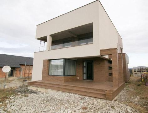 Casa de vanzare in  - locatie deosebita - finisaje de lux