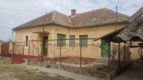 Vand casa in localitatea , judetul