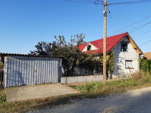 Vand casa cu garaj si teren, in , la 12 km de Oradea
