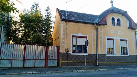 Casă de vânzare în  - zona centrala