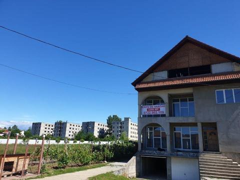 Vand teren (intravilan - 3300 mp)