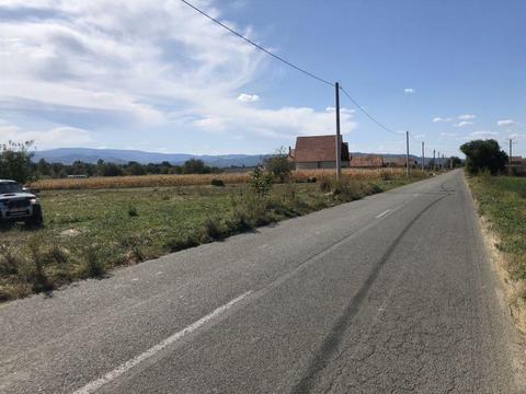 Vând teren între  și Zervesti