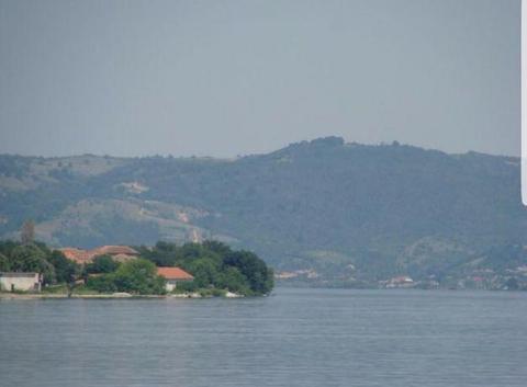 Vand teren cu deschidere la Dunare