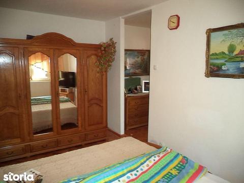 Vand apartament 3 camere Micalaca