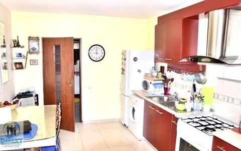 De vanzare apartament Decomandat ,cu Lift,si Parcare Privata