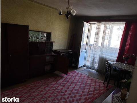 Apartament 3 camere decomandat, etaj 3