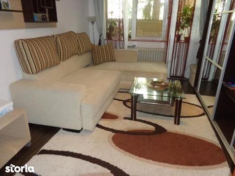 Apartament 3 camere parter, curte , garaj, Central