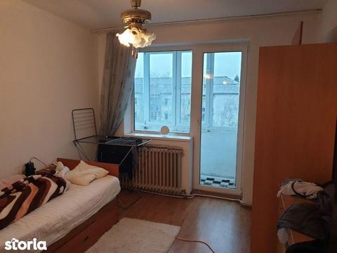 Apartament 3 camere decomandat , etaj 4, zona Ultracentral