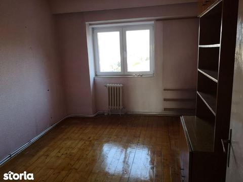 Apartament 4 camere zona M.Eminescu