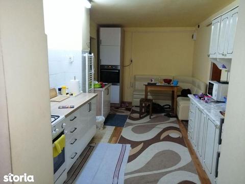 SE VINDE Apartament 3 camere 76 MP, zona linistita, cu garaj si beci