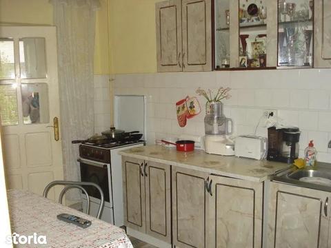 Apartament 3 camere, etajul 2 - zona Gheorghe Doja