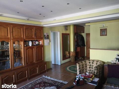 Apartament 3 camere + living, 80 mp, etaj 4/8, zona centrala