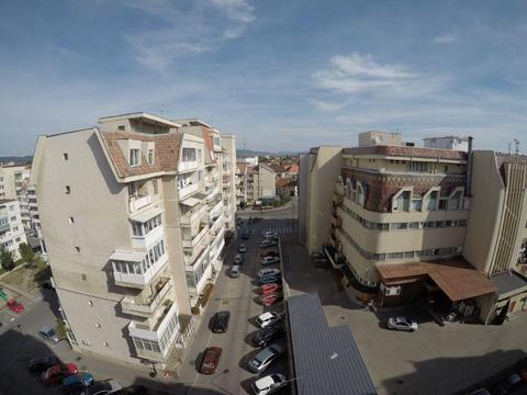 Vand apartament ultracentral la cheie 2 camere, decomandat