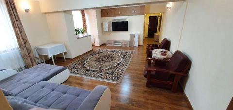 Ofer spre inchiriere apartament cu 3 camere zona centrala