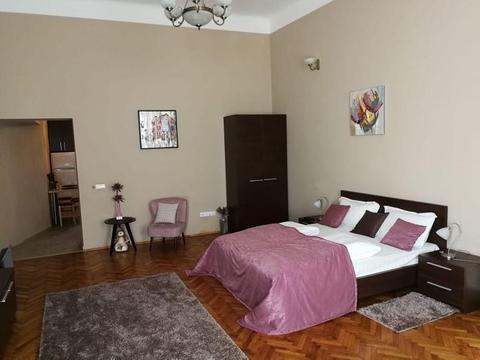 Închiriez ultracentral apartament