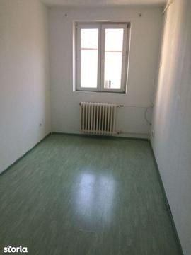 De închiriat apartament 4 camere în  str. Transilvaniei nr. 6