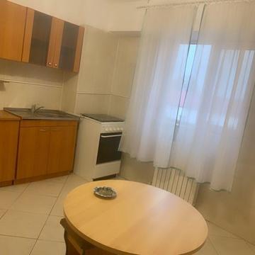 Inchiriez apart cu 3 camere