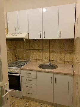 Inchiriez garsoniera zona Meva 180 euro