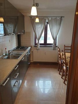 Închiriez apartament