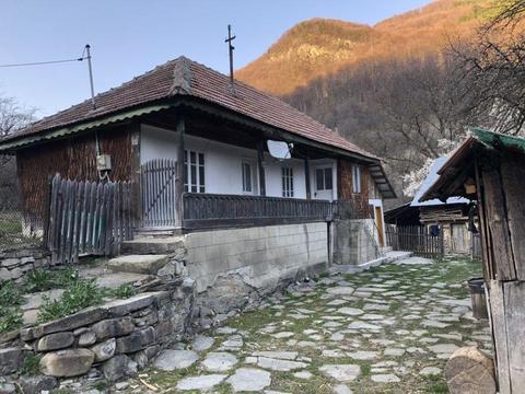 Vând casa locuibila in com Gura Teghii, Buzău