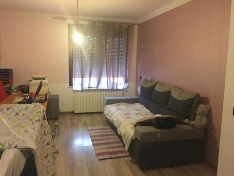 Inchiriez casa