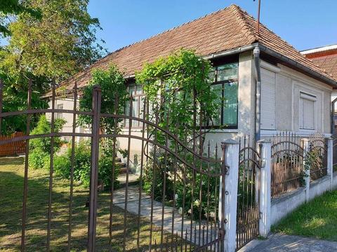 De vânzare casa frumoasă în Baţa (Jud.BN)