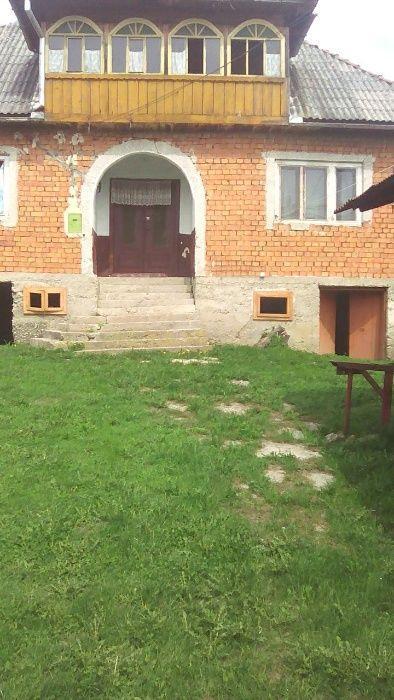 Casa la tara de vanzare