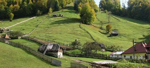 Teren intravilan Arges-Cheile Dambovicioarei sat Ciocanu 7000 mp