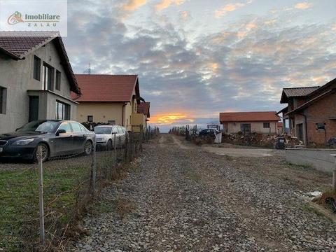 Teren 700 mp Str. Iasului-Oradei front 17 metri Pret: 17.500 Euro