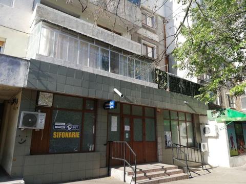 VAND spatiu comercial 132 m.p. la parter bloc Braila