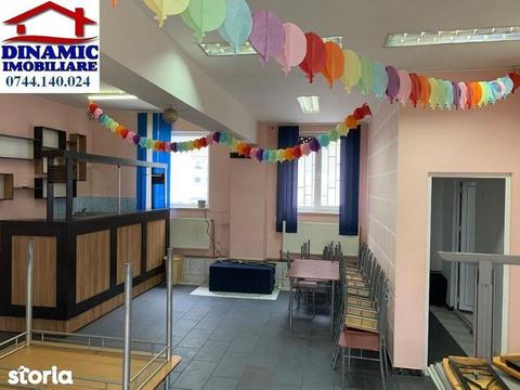 Spaţiu comercial, 280 mp utili, Dărmăneşti, 800 euro/lună