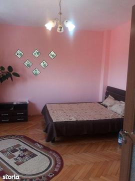 Apartament spatios decomandat 73mp str Lunga