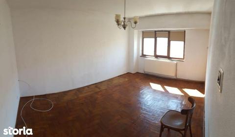 3 camere, central, decomandat