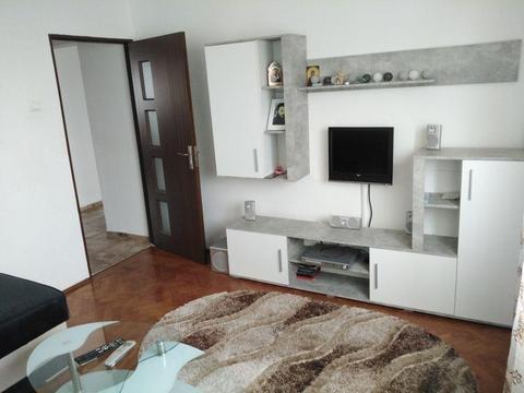 Apartament de vanzare pe Semaforului 2dormitoare si bucatariecu living