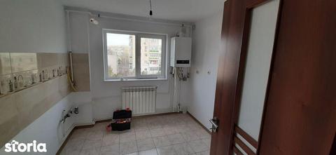 Apartament trei camere decomandat,nemobilat-Brotacei